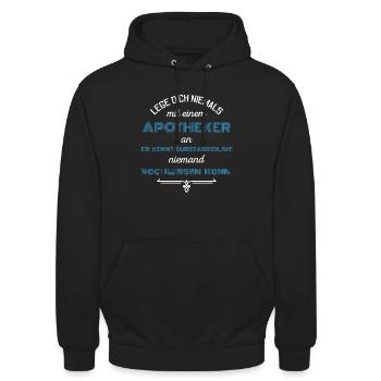 APOTHEKER - Unisex Hoodie - Schwarz - Vorne - Alina (178cm) & Michal (187cm)