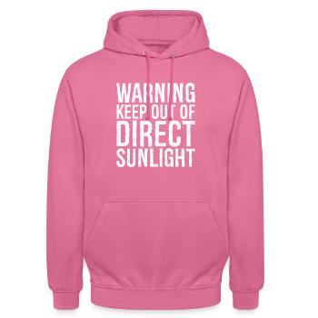 Warnung Vor direkter Sonneneinstrahlung schützen lustig - Unisex Hoodie - Pink - Vorne - Alina (178cm) & Michal (187cm)
