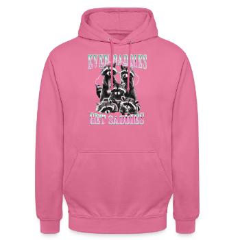 Auch Bösewichte werden Traurige Grafik Waschbär Lustig - Unisex Hoodie - Pink - Vorne - Alina (178cm) & Michal (187cm)