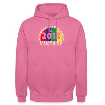 Jahrgang 2012 Retro - Bursdag - Unisex Hoodie - Pink - Vorne - Alina (178cm) & Michal (187cm)