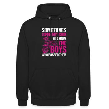 Dirt Bike Girl - Unisex Hoodie - Schwarz - Vorne - Alina (178cm) & Michal (187cm)