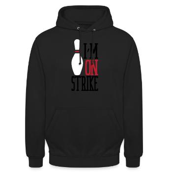 Strike-Modus - Unisex Hoodie - Schwarz - Vorne - Alina (178cm) & Michal (187cm)