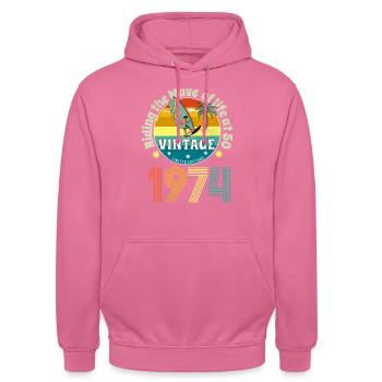Vintage Surf 1974 - Fiftieth Anniversary Edition" - Unisex Hoodie - pink - Front - Alina (178cm) & Michal (187cm)