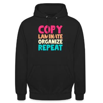 Copy Laminate Organize Repeat - Unisex Hoodie - Schwarz - Vorne - Alina (178cm) & Michal (187cm)