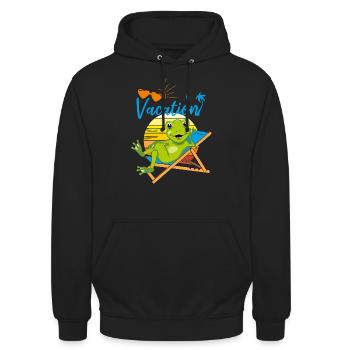 Glücklicher kleiner Frosch entspannt sich auf dem Liegestuhl - Unisex Hoodie - Schwarz - Vorne - Alina (178cm) & Michal (187cm)