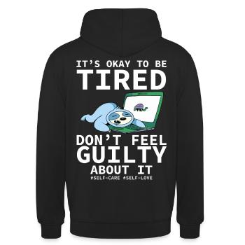 Es ist in Ordnung, müde zu sein, nicht schuldig zu - Unisex Hoodie - Schwarz - Hinten - Michal (187cm)