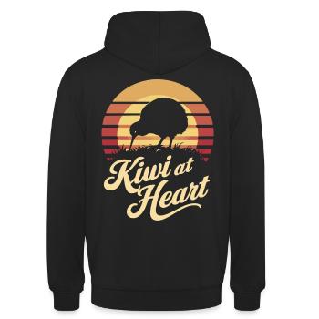 Kiwi At Heart - Neuseeland Souvenir - Unisex Hoodie - Schwarz - Hinten - Michal (187cm)