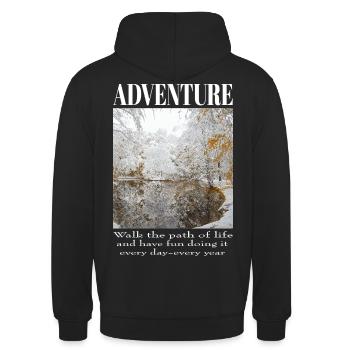 Abenteuer verschneiter See im Winterwald - Unisex Hoodie - Schwarz - Hinten - Michal (187cm)