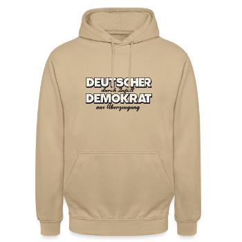 Deutscher durch Zufall, Demokrat aus Überzeugung - Unisex Hoodie - Beige - Vorne - Alina (178cm) & Michal (187cm)