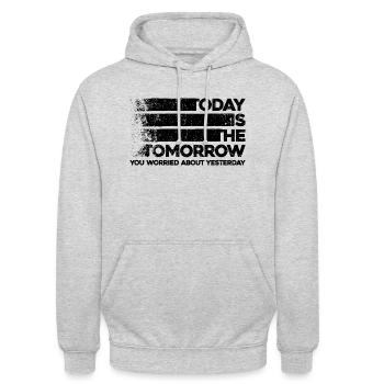 Motivierendes Weisheitsdesign. Die Vibes von morgen von heute - Unisex Hoodie - Hellgrau meliert - Vorne - Alina (178cm) & Michal (187cm)