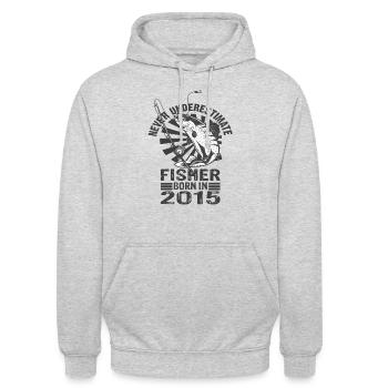Never Underestimate Fisher Born In 2015 - Unisex Hoodie - Hellgrau meliert - Vorne - Alina (178cm) & Michal (187cm)