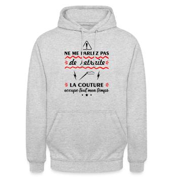 Ne me parlez pas de retraite couture, couturière - Sweat-shirt à capuche unisexe - gris clair chiné - Devant - Alina (178cm) & Michal (187cm)