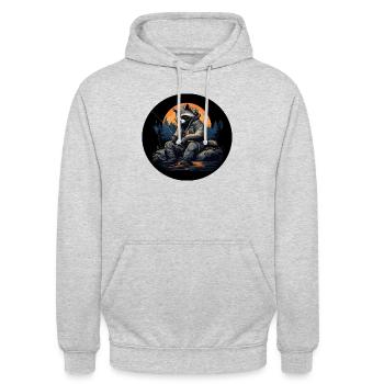 Waschbär auf ein Angel Abenteuer - Unisex Hoodie - Hellgrau meliert - Vorne - Alina (178cm) & Michal (187cm)