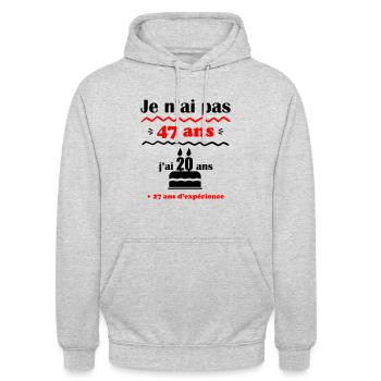 Je n'ai pas 47 ans : cadeau d'anniversaire 47 ans. - Sweat-shirt à capuche unisexe - gris clair chiné - Devant - Alina (178cm) & Michal (187cm)