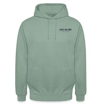 Leben am Limit - Mom of boys - Unisex Hoodie - Graugrün - Vorne - Alina (178cm) & Michal (187cm)