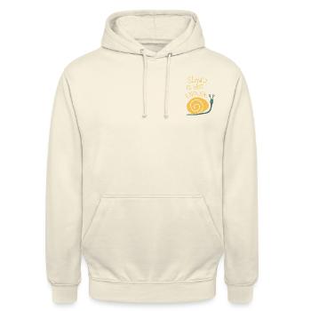 Illustration "Langsam ist schnell genug." - Unisex Hoodie - Vanille-Milchshake - Vorne - Alina (178cm) & Michal (187cm)
