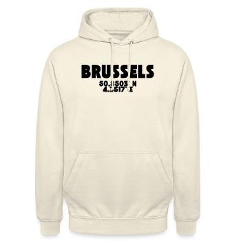 Brussels - Brüssel / T Shirt Design mit Koordinate - Unisex Hoodie - Vanille-Milchshake - Vorne - Alina (178cm) & Michal (187cm)
