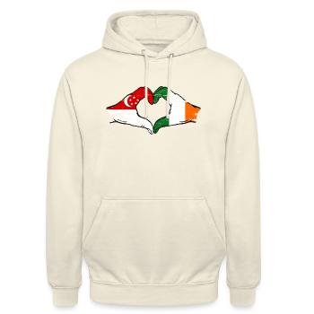 Singapur Irland Flagge Hände Herzform used - Unisex Hoodie - Vanille-Milchshake - Vorne - Alina (178cm) & Michal (187cm)