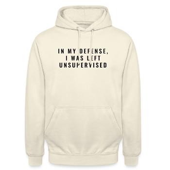 Pour ma défense, je n’ai pas été surveillé! - Sweat-shirt à capuche unisexe - vanille - Devant - Alina (178cm) & Michal (187cm)