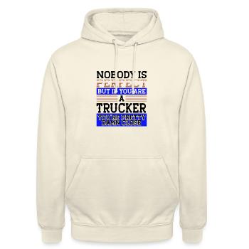 Trucker Gift Nobody Perfect Trucker Damn Close - Sweat-shirt à capuche unisexe - vanille - Devant - Alina (178cm) & Michal (187cm)