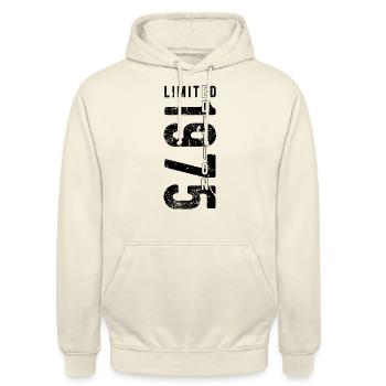 Grunge Jahrgang Limited Edition 1975 Geburtstag - Unisex Hoodie - Vanille-Milchshake - Vorne - Alina (178cm) & Michal (187cm)