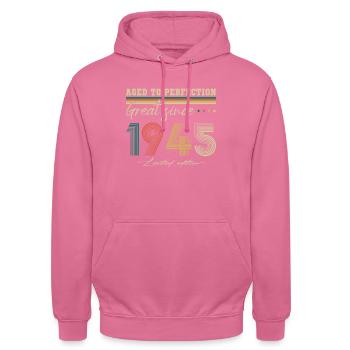 Ausgezeichnet seit 1945 Vintage Geburtstagsgeschenk - Unisex Hoodie - Pink - Vorne - Alina (178cm) & Michal (187cm)