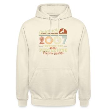Original 2007 Retro Geburtstagsgeschenk - Unisex Hoodie - Vanille-Milchshake - Vorne - Alina (178cm) & Michal (187cm)