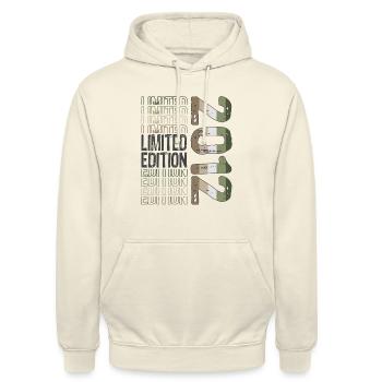 Limited Edition seit 2012 Geburtstag Vintage 2012 - Unisex Hoodie - Vanille-Milchshake - Vorne - Alina (178cm) & Michal (187cm)