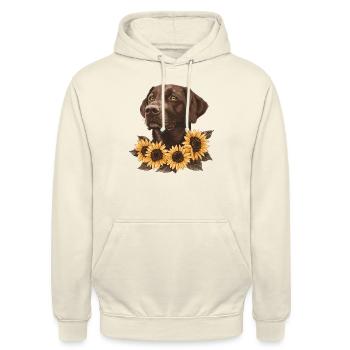 Brauner Labrador mit Sonnenblumen - Unisex Hoodie - Vanille-Milchshake - Vorne - Alina (178cm) & Michal (187cm)