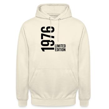 1976 Limited Edition - Unisex Hoodie - Vanille-Milchshake - Vorne - Alina (178cm) & Michal (187cm)