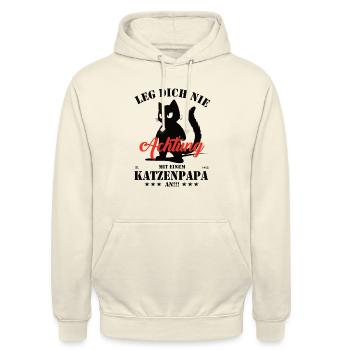Leg dich nicht mit einem Katzenpapa an! - Unisex Hoodie - Vanille-Milchshake - Vorne - Alina (178cm) & Michal (187cm)
