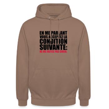 acceptez condition suivante: me faites pas chier - Sweat-shirt à capuche unisexe - moka - Devant - Alina (178cm) & Michal (187cm)