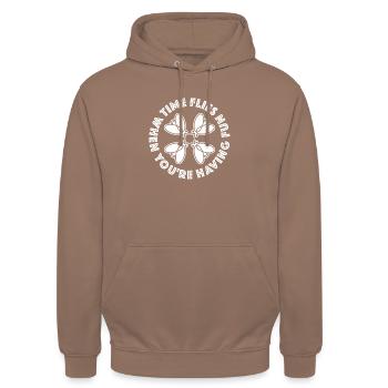Die Zeit vergeht wie im Flug, wenn Sie Spaß haben - Unisex Hoodie - Mokka - Vorne - Alina (178cm) & Michal (187cm)