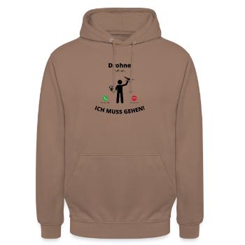 Drohne ruft an - Unisex Hoodie - Mokka - Vorne - Alina (178cm) & Michal (187cm)