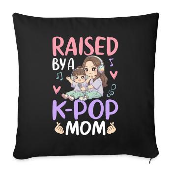Élevée par une maman K-Pop - Housse de coussin décorative 45 x 45 cm - noir - Devant
