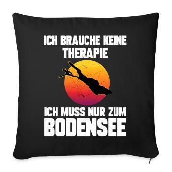 Ich brauche keine Therapie ich muss zum Bodensee - Sofakissenbezug 45 x 45 cm - Schwarz - Vorne