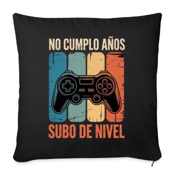 No Cumplo Años: Subo de Nivel Retro - Sofakissenbezug 45 x 45 cm - Schwarz - Vorne