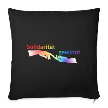 Solidarität gewinnt Pride T-Shirt Regenbogen - Sofakissenbezug 45 x 45 cm - Schwarz - Vorne