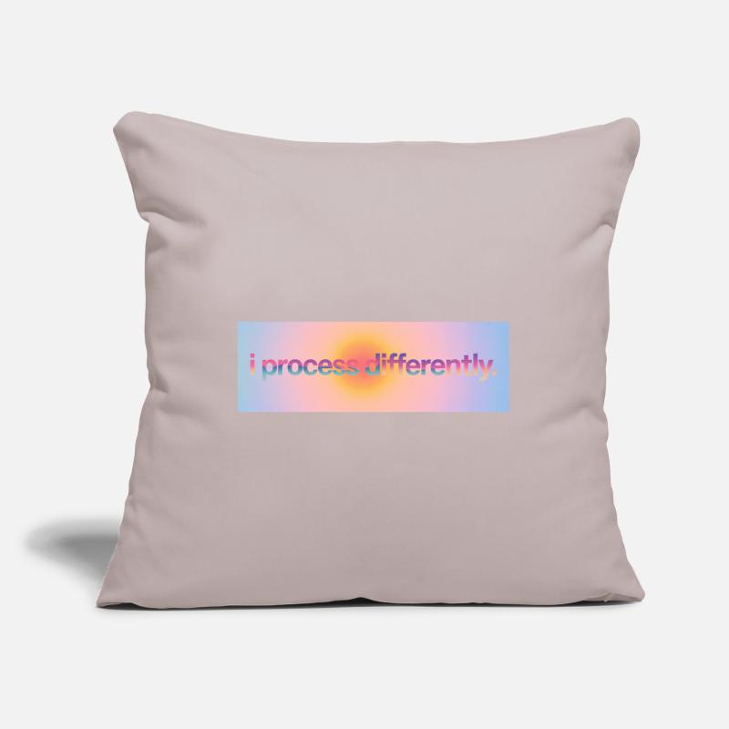 Je traite différemment Housse de coussin décorative 45 x 45 cm