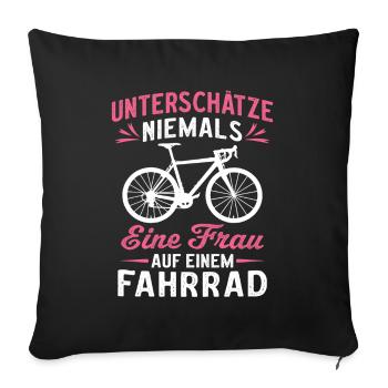 unterschätze niemals eine frau auf einem fahrrad - Sofakissenbezug 45 x 45 cm - Schwarz - Vorne
