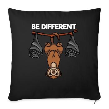 Be Different Erdmännchen mit Fledermäusen - Sofakissenbezug 45 x 45 cm - Schwarz - Vorne