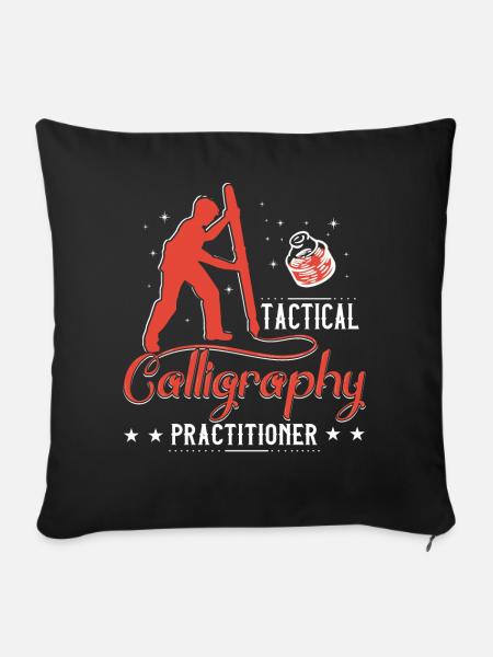 Taktischer Kalligraphie-Praktiker - Sofakissenbezug 45 x 45 cm - Schwarz