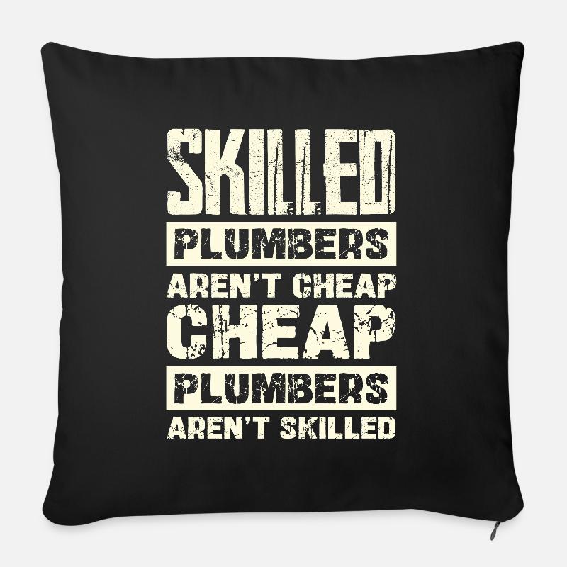 Les plombiers qualifiés ne sont pas bon marché - Housse de coussin décorative 45 x 45 cm - noir