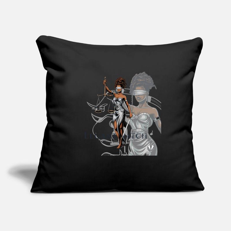 Sorcière élégante avec des écailles et une épée - Housse de coussin décorative 45 x 45 cm