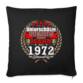 Unterschätze NIE einen Mann, der 1972 geboren ist! - Sofakissenbezug 45 x 45 cm - Schwarz - Vorne