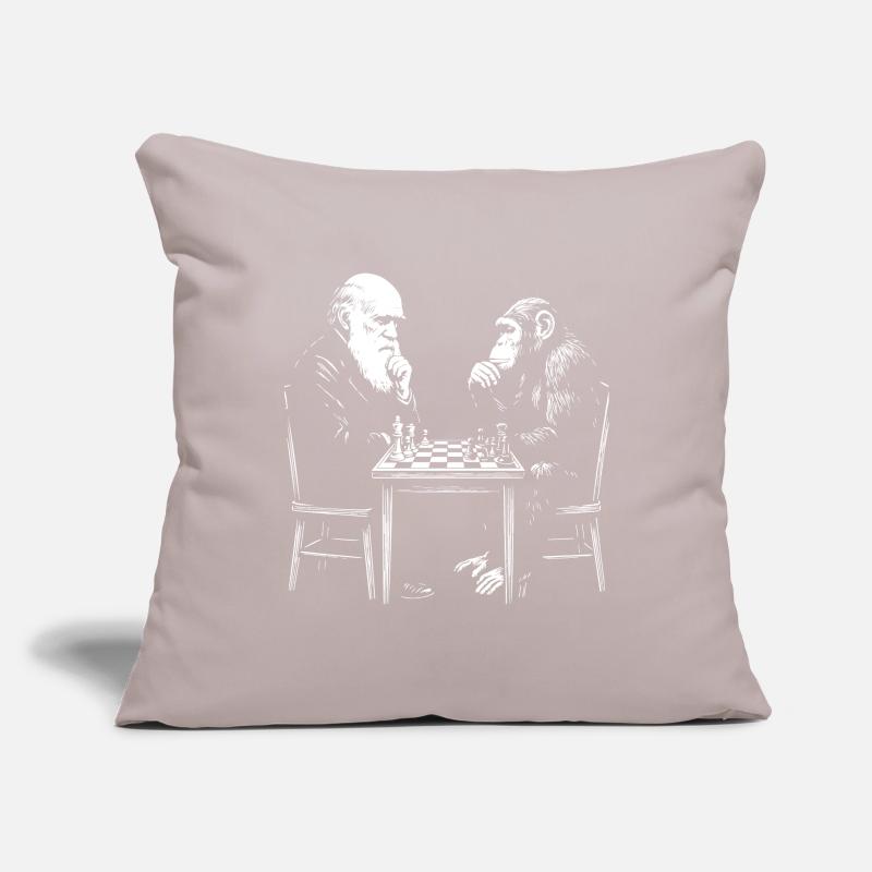 Darwin joue aux échecs avec un singe - Jeu d’évolution Housse de coussin décorative 45 x 45 cm