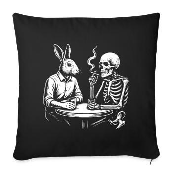 Lapin et Squelette boivent de la bière à la table - Housse de coussin décorative 45 x 45 cm - noir - Devant