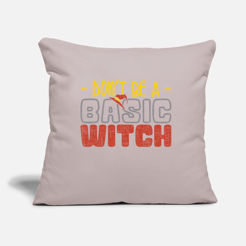 Don t Be Basic Witch Funny Halloween Tee Housse de coussin décorative 45 x 45 cm