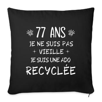 ado recyclée, anniversaire 77 ans, j'ai 77 ans - Housse de coussin décorative 45 x 45 cm - noir - Devant