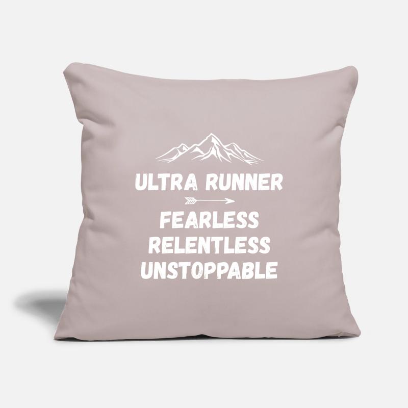 Ultra Runner - Intrépide. Implacable. Imparable. Housse de coussin décorative 45 x 45 cm